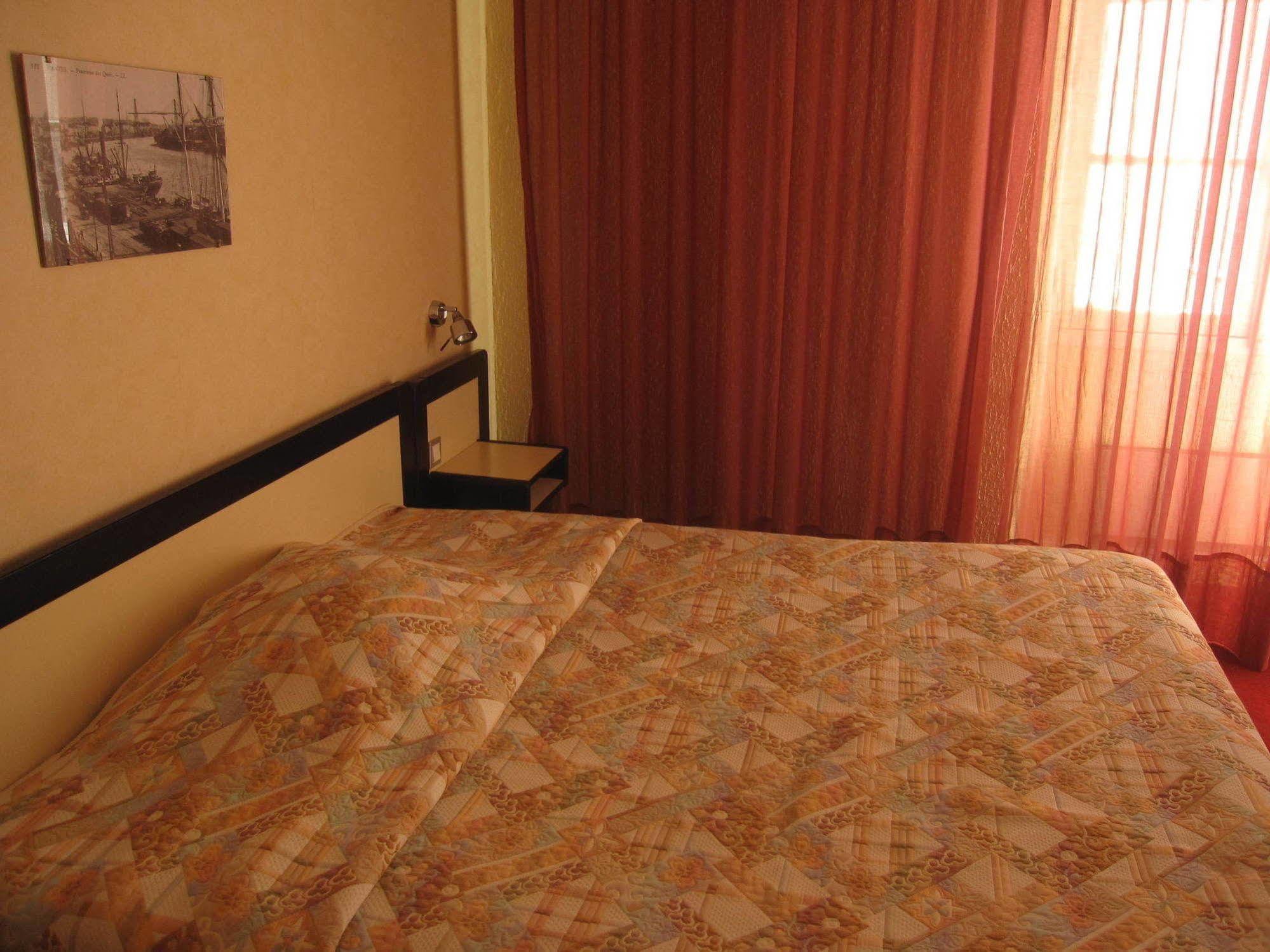 Hotel Des 3 Marchands Nantes Eksteriør billede